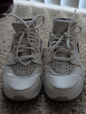 Nike Huarache White Low-Top Athletic Sneakers